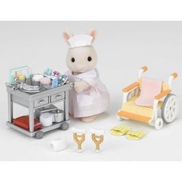 Sylvanian Families 5094 Set Enfermera y Accesorios: Figura de Conejo Madre Enfermera, Mesa, Silla, Muletas y 30 Complementos, +4 años