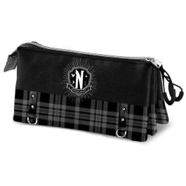 Wednesday Miércoles Estuche Portatodo Triple Chains Negro, 3 compartimentos, Ripstop, 10x23.5x5 cm Precio: 11.49999972. SKU: B13P7Y82ZZ