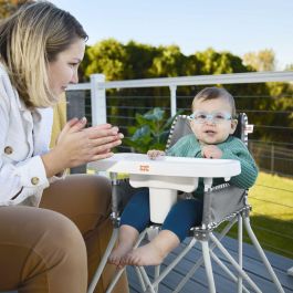 Bright Starts BRI0074451998810 Trona para Comidas de Bebé, Plegable, Portátil, Ligera, Fácil de Limpiar, Bolsa de Transporte Incluida