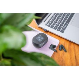Poly Poly Voyager Free 60+ UC Carbon Black Earbuds +BT700 USB-C Adapter +Touchscreen Charge Case Poly Poly Voyager Free 60+ UC Carbon Black Earbuds +BT700 USB-C Adapter +Touchscreen Charge Case