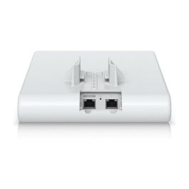 Ubiquiti Wi-Fi 6 AP con 4 flujos espaciales, 2x GbE RJ45, PoE, IPX6, carcasa estabilizada UV