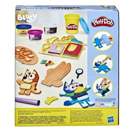 Play-Doh Bluey Box se disfraza de 11 frascos de masa de modelado