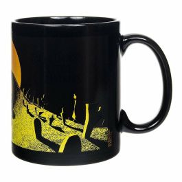 Taza Térmica Escena Del Cementerio 315 Ml Pyramid International Redstring SCMG24622