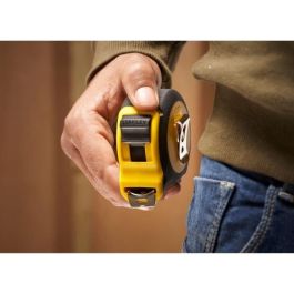 Stanley Cinta Métrica Tylon 8m x 25mm con Carcasa Ergonómica Bimaterial y Cinta de Acero Lacado con Barniz Protector