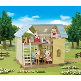 Sylvanian Families SYL5054131056714 La Cabaña con Cofre de Techo Azul Juguete para Niños a partir de 5 Años con Muebles Incluidos