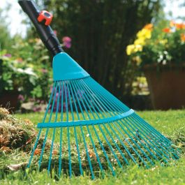 Gardena Rastrillo Escoba de Alambre Combisystem para Césped - 50 cm, Púas Robustas, Duroplast para Limpiar y Airear Musgo