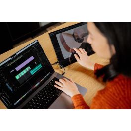 Verbatim 17.3" IPS touch, 3840 x 2160, 16:9, 1200:1, 400 cd/m2, 6 ms, 178°/ 178°, USB-C, HDMI, USB-A, 3.5 mm, 1640 g Verbatim 17.3" IPS touch, 3840 x 2160, 16:9, 1200:1, 400 cd/m2, 6 ms, 178°/ 178°, USB-C, HDMI, USB-A, 3.5 mm, 1640 g