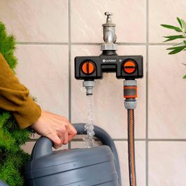Gardena Distribuidor de 2 vías con adaptador para grifos, polipropileno, anti UV, anti algas, protección contra hielo