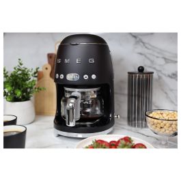 Smeg DCF02BLMEU Cafetera de filtro estilo años 50, Negro, 1.4L, 10 tazas, 1050W