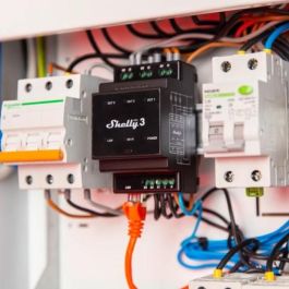 Shelly Pro 3 Relé Inteligente WLAN LAN 3x 16A 3 Canales 3 Fases Max. 48A BT Montaje DIN-Rail