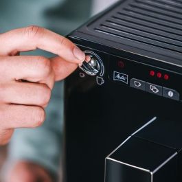 Melitta E950-101 Caffeo Solo Cafetera espresso automática con molinillo, café en grano, 1-2 tazas, limpieza automática, Negro