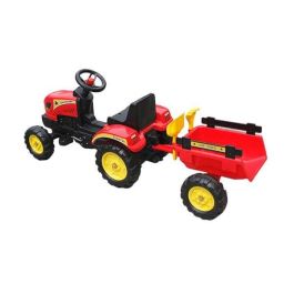 Tractor a pedales rojo. Tractor a pedales rojo.