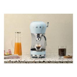 Smeg ECF02PBEU Máquina Espresso, 1.1L, 1350W, Pastel Blue