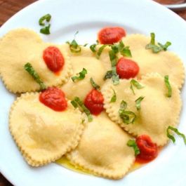 Quttin Corta Pastas Ravioli 4 Formas 30,5 cm x 11 cm x 6,3 cm (12 Unidades)