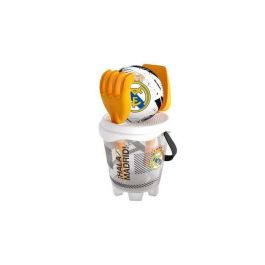 Mochila cubo castillo real madrid diametro18cm con pala,rastrillo y balon de 13 cm. Precio: 12.59000039. SKU: B1KCYR3KBZ
