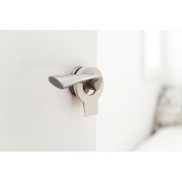 Rei Retenedor de cuña para puerta colgable Lock mod. 660 de plástico TPS color arena, protege paredes y puertas, práctico y lavable Rei Retenedor de cuña para puerta colgable Lock mod. 660 de plástico TPS color arena, protege paredes y puertas, práctico y lavable