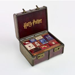 THE CARAT SHOP Calendario de Adviento Harry Potter Hogwarts Baúl Vintage con Accesorios y Joyas Sorpresa