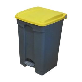 CAMBRO - WBFC45L-229 - CUBO DE BASURA 45L CON PEDAL Y TAPA - 57,2 x 39,1 x 36,8 cm - BASE GRIS Y TAPA AMARILLA Precio: 55.50000049. SKU: B19F8BAN2H
