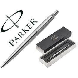 Bolígrafo Retráctil Jotter de Acero Inoxidable con Punto Medio de Adorno de Cromo Tinta Azul Parker 1953170 Precio: 15.68999982. SKU: B1C6ZG2QBB