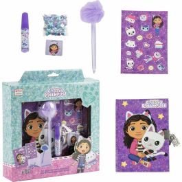 Cerdá Diario Set La Casa de Gabby Gabby's Dollhouse, Cuaderno y Accesorios, 23.5x25x5.5 cm, Multicolor, Edad +3 años Precio: 5.59504. SKU: B18VAEF23G