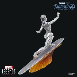 Hasbro Figura Estela Plateada Marvel Los 4 Fantásticos 15cm Articulada con 5 Accesorios, Manos Alternativas, Tabla de Surf y Base