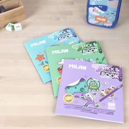 Milan Cuaderno para colorear Alien invasion con 16 páginas y 150 adhesivos 21 x 21 cm