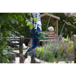 Bosch EasyHedgeCut 55-16 Cortasetos ligero y potente, diseñado para cortar setos sin fatiga. Fácil de manejar, con mangos ergonómicos y equilibrio perfecto.