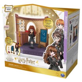 SPIN MASTER Aula Encantamientos Mágicos Harry Potter + Figura Hermione 5cm - Juego Magical Minis +5 años