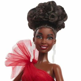 Barbie HRM62 Muñeca Colección Feliz Navidad Cabello Castaño, Vestido Rojo de Satén con Falda Cuadros y Lazo Grande