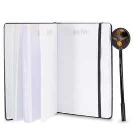 KARACTERMANIA Set diario + bolígrafo Harry Potter Wings - Cuaderno 100 páginas con cierre elástico y bolígrafo decorativo