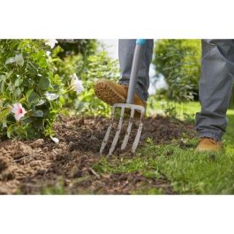 Gardena Horquilla de Jardín ErgoLine para Vasos, Mango Ergonómico en D, 4 Dientes Afilados, 117 cm de Eje de Metal Macizo Gardena Horquilla de Jardín ErgoLine para Vasos, Mango Ergonómico en D, 4 Dientes Afilados, 117 cm de Eje de Metal Macizo