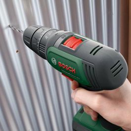 Bosch UniversalImpact 18 Taladro percutor con 2 baterías 1,5Ah, 20 posiciones de par, 2 velocidades, diseño ergonómico