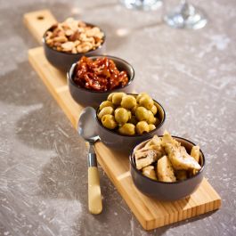 Juego de 4 cuencos de aperitivo con tabla de bambú day