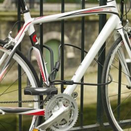 Master Lock Candado en U para Bicicleta con Cable y Llave Modelo XL, Certificado Secure Gold, Acero Cementado, Doble Bloqueo, Cable 1.20m Master Lock Candado en U para Bicicleta con Cable y Llave Modelo XL, Certificado Secure Gold, Acero Cementado, Doble Bloqueo, Cable 1.20m