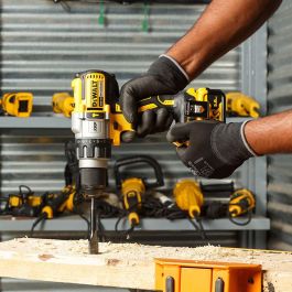 Taladro percutor sin escobillas xr 18v xrp 13mm 95nm con 2 baterías li-ion 5ah y maletín tstak dcd996p2-qw dewalt