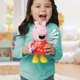 Hasbro Muñeca Peppa Pig Musical Interactiva, Habla y Canta, Más de 50 Sonidos, 20 cm, con Micrófono Doble Modo