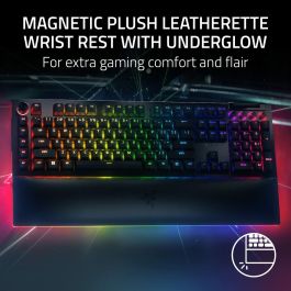 Razer Teclado Mecánico BlackWidow V4 Pro Green Switch, Razer Chroma RGB, 8 Teclas Macro, RZ03-04680100-R3M1