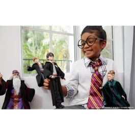 Mattel Fym50 Muñeco Harry Potter de Película Uniforme Hogwarts Gryffindor Toga Varita Mágica Articulado 11 Puntos +6 años Mattel Fym50 Muñeco Harry Potter de Película Uniforme Hogwarts Gryffindor Toga Varita Mágica Articulado 11 Puntos +6 años