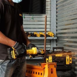 Dewalt Mini-amoladora sin escobillas XR 18V 125mm con 2 baterías Li-Ion 5Ah, cargador y maletín TSTAK II DCG405P2-QW