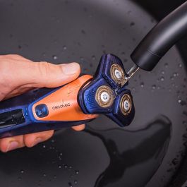 Cecotec Afeitadora Eléctrica Rotativa PrecisionCare Saphire Pro Titanio IPX7 Base Autolimpieza