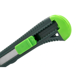 Q-connect Cúter de Plástico Ancho con Asa para Colgar Cuchilla 18 mm Blíster 1 Unidad