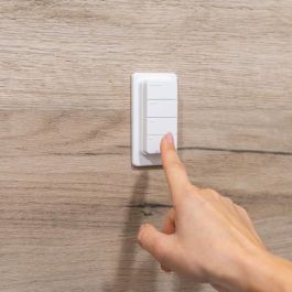 Shelly Plug & Play "Blu RC Button 4" Fernbedienung, 4-fach, 16 acciones, con soporte magnético, Blanco