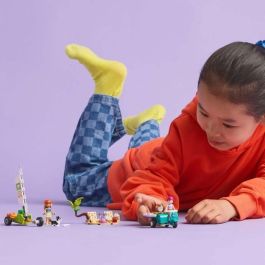 LEGO 42641 Friends Mascotas Surferas y Aventura sobre Ruedas, Set de Construcción de Playa con Corgis y 2 Minipersonajes, Juguete para Niños +6 años