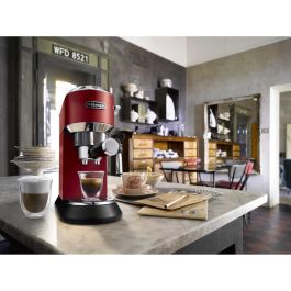 DeLonghi EC685.R Cafetera Espresso Dedica Style 1.1L 1300W con Espumador de Leche y Calentador de Tazas Roja