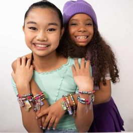 Set de pulseras sticki rolls ¡crea impresionantes pulseras con temática hawaii! incluye 2 rollos intercambiables Set de pulseras sticki rolls ¡crea impresionantes pulseras con temática hawaii! incluye 2 rollos intercambiables