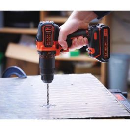 NEGRO Y DECKER - Taladro de percusión - Batería de iones de litio 2x18 V + 80 accesorios en estuche - Negro y naranja NEGRO Y DECKER - Taladro de percusión - Batería de iones de litio 2x18 V + 80 accesorios en estuche - Negro y naranja