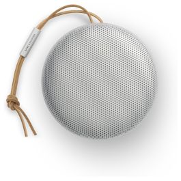 Bang & Olufsen Beosound A1 2.ª Generación Altavoz Bluetooth Inalámbrico, Gris Mist, IP67 Resistente, Alexa Integrada, 48h Autonomía, USB-C, Sonido 2 Vías