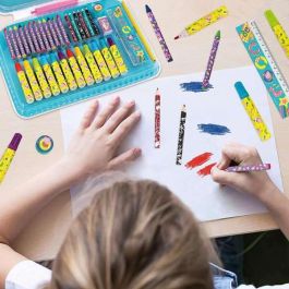 Maletín de actividades artísiticas peppa pig con 12 crayones, 12 rotuladores, 6 lápices de colores, regla, lápiz, borrador y sacapuntas. 32x25x2 cm Maletín de actividades artísiticas peppa pig con 12 crayones, 12 rotuladores, 6 lápices de colores, regla, lápiz, borrador y sacapuntas. 32x25x2 cm