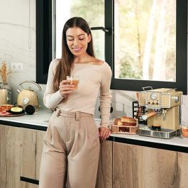 Cecotec 01629 Cafetera Eléctrica Semi-automática Espresso 1350W 20 Bares 1.5L con Vaporizador y Manómetro