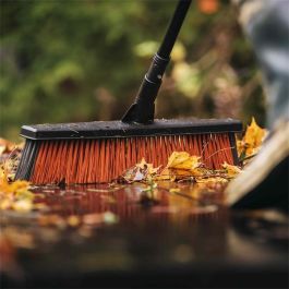 Fiskars 1025926 Escoba de Uso General Solid L, Cerdas Dura/Blanda, Mango de Aluminio, Negro, Para Interior
